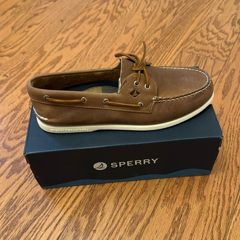 New in the box Sperry leather shoes